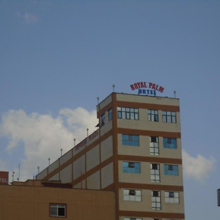 Royal Palm Hotel And Suites Накуру Екстериор снимка