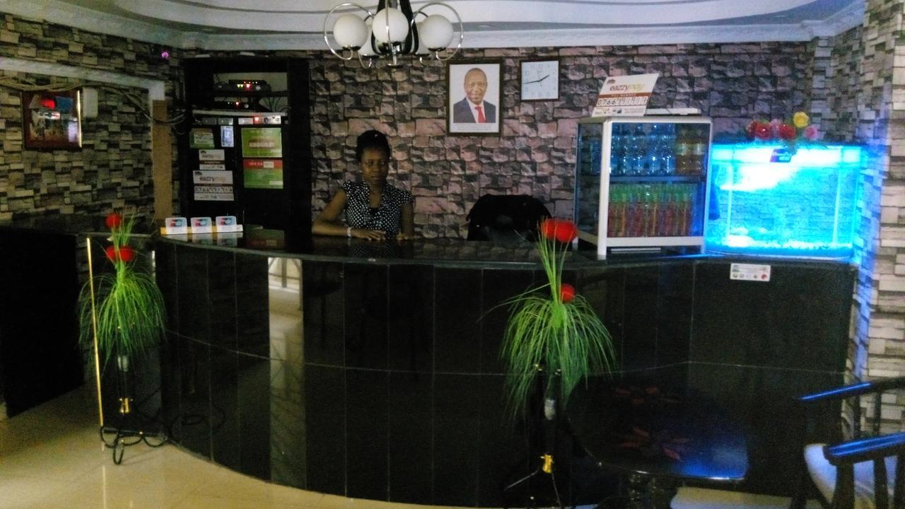 Royal Palm Hotel And Suites Накуру Екстериор снимка