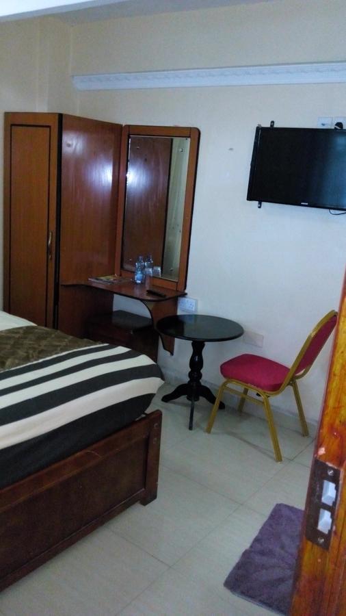 Royal Palm Hotel And Suites Накуру Екстериор снимка