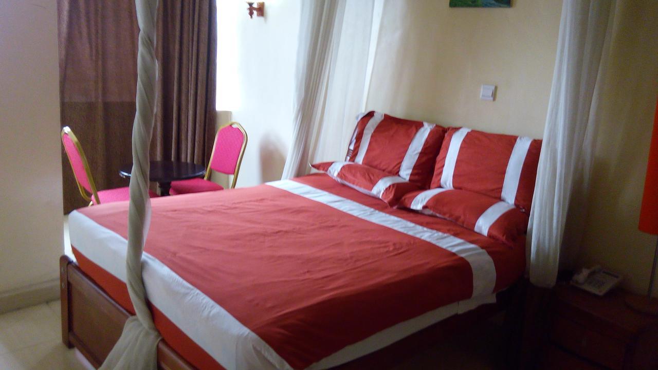 Royal Palm Hotel And Suites Накуру Екстериор снимка