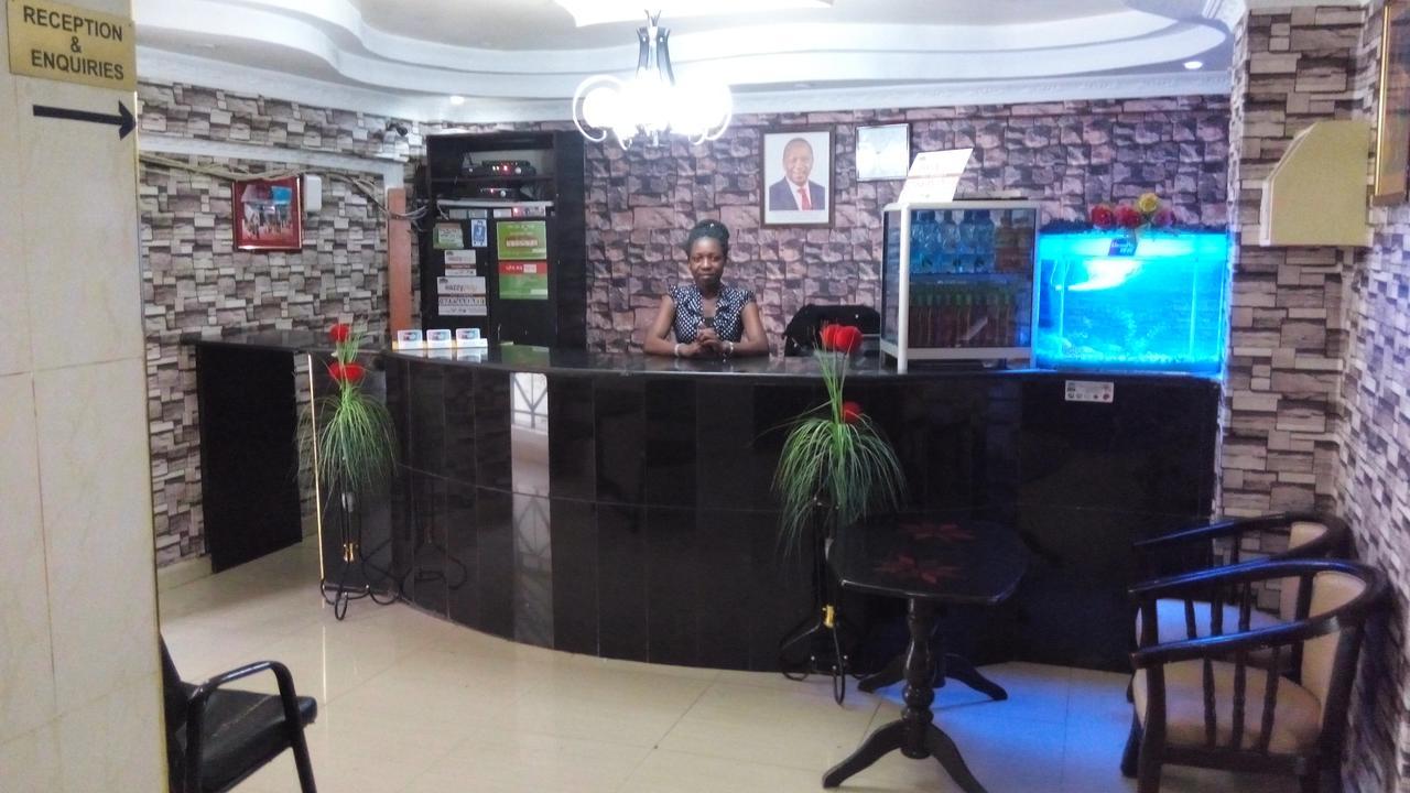 Royal Palm Hotel And Suites Накуру Екстериор снимка