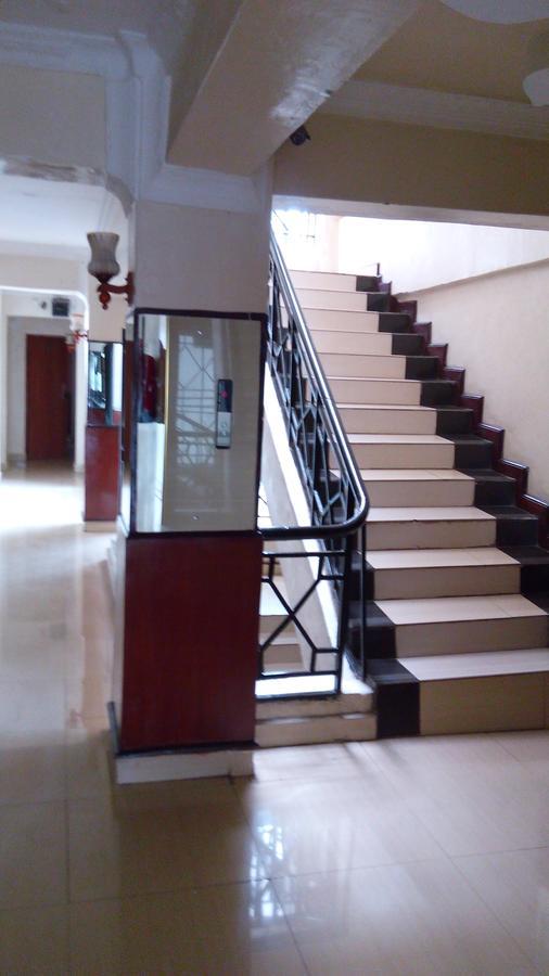Royal Palm Hotel And Suites Накуру Екстериор снимка