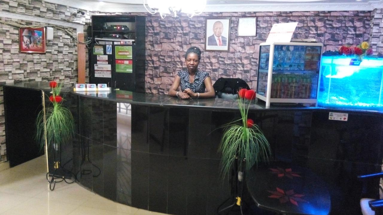 Royal Palm Hotel And Suites Накуру Екстериор снимка