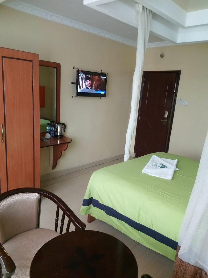 Royal Palm Hotel And Suites Накуру Екстериор снимка